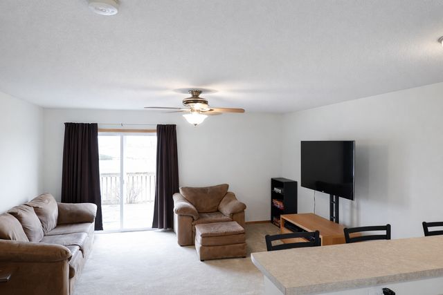 1450 Tower Lane NE 16, Cedar Rapids, IA 52402