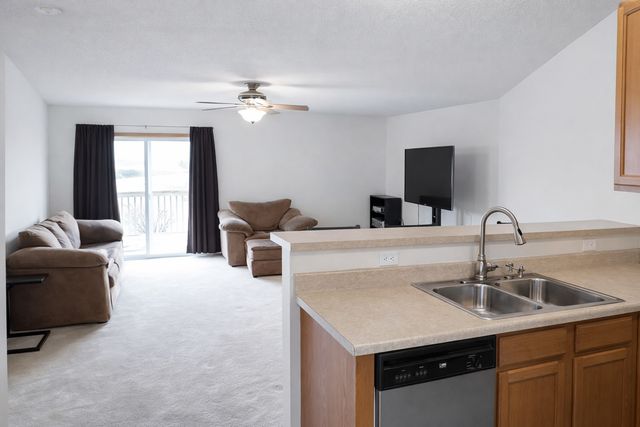 1450 Tower Lane NE 16, Cedar Rapids, IA 52402