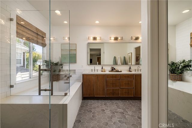 2001 Haven, Newport Beach, CA 92663