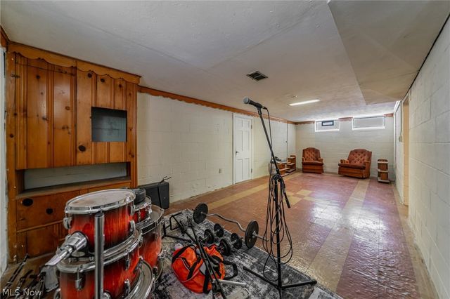 3911 Woodway Avenue, Parma, OH 44134