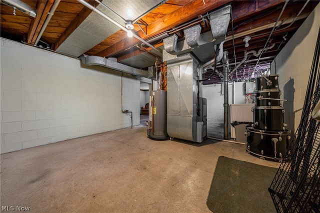 3911 Woodway Avenue, Parma, OH 44134