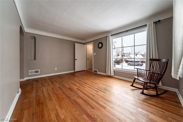 3911 Woodway Avenue, Parma, OH 44134