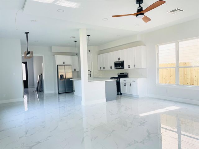 7203 Weyburn Street, Houston, TX 77028