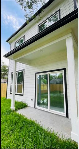 7203 Weyburn Street, Houston, TX 77028