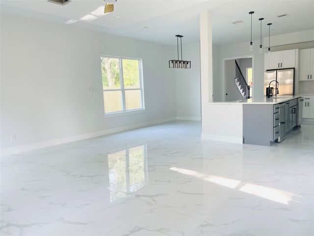 7203 Weyburn Street, Houston, TX 77028