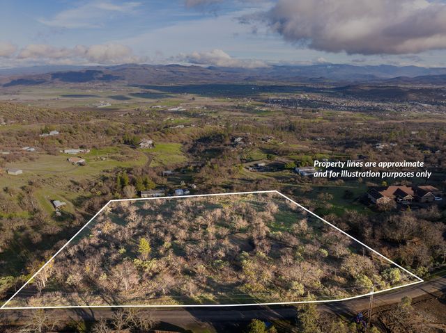 445 Mt Castle Drive, Eagle Point, OR 97524
