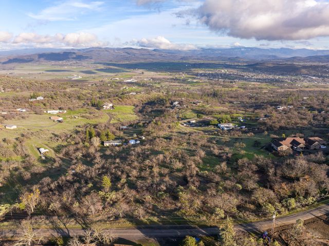 445 Mt Castle Drive, Eagle Point, OR 97524
