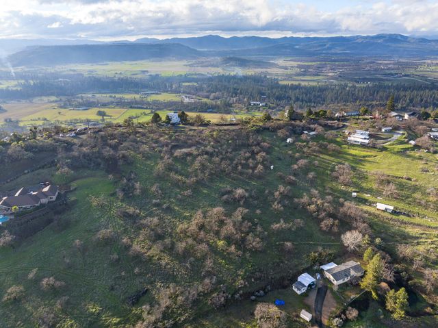 445 Mt Castle Drive, Eagle Point, OR 97524