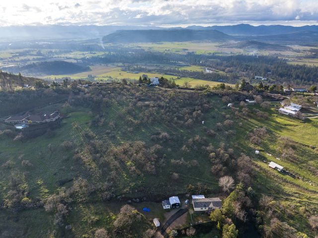 445 Mt Castle Drive, Eagle Point, OR 97524