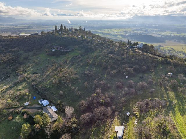 445 Mt Castle Drive, Eagle Point, OR 97524
