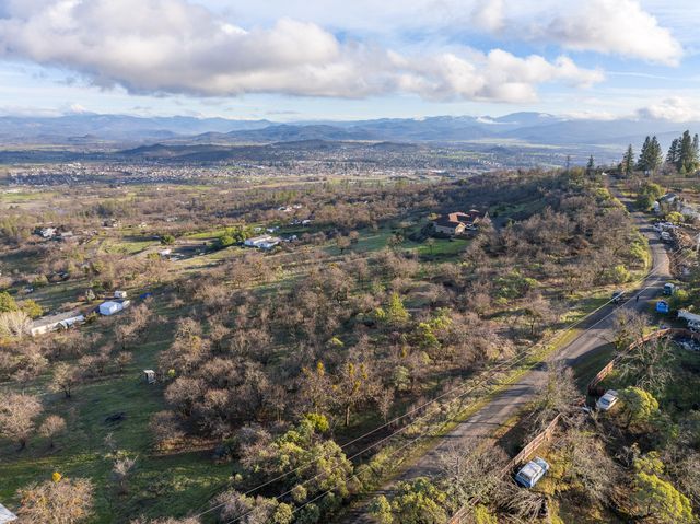 445 Mt Castle Drive, Eagle Point, OR 97524