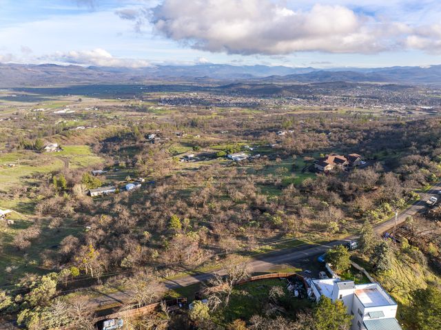 445 Mt Castle Drive, Eagle Point, OR 97524