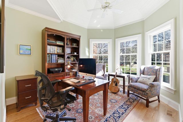 221 Holiday Road, Lexington, KY 40502