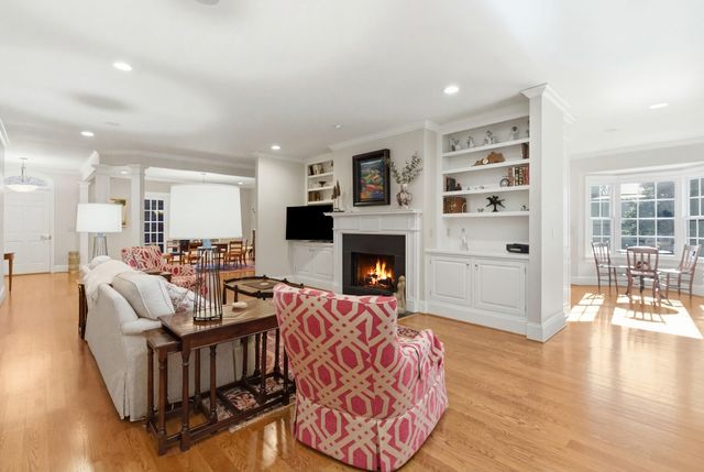 221 Holiday Road, Lexington, KY 40502