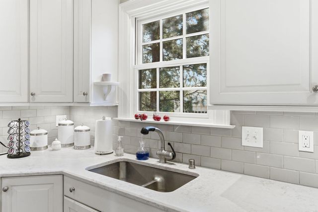 221 Holiday Road, Lexington, KY 40502