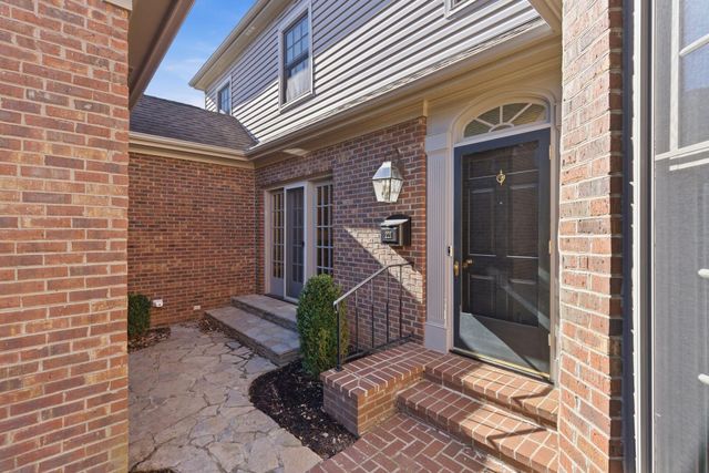 221 Holiday Road, Lexington, KY 40502