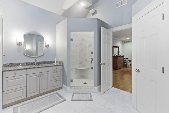 221 Holiday Road, Lexington, KY 40502