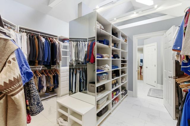 221 Holiday Road, Lexington, KY 40502