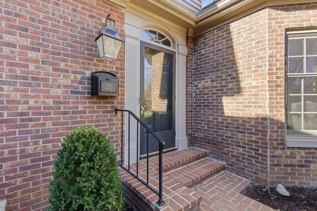 221 Holiday Road, Lexington, KY 40502