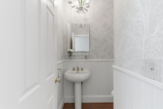 221 Holiday Road, Lexington, KY 40502