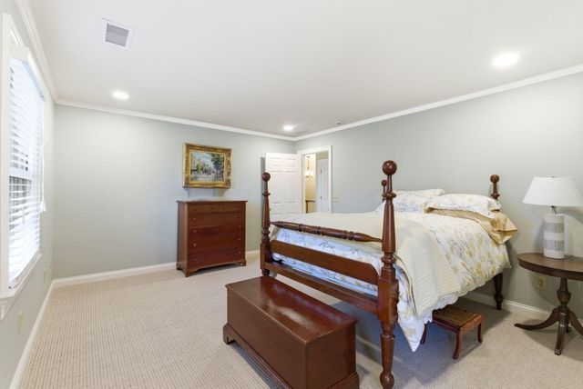 221 Holiday Road, Lexington, KY 40502