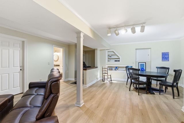 221 Holiday Road, Lexington, KY 40502