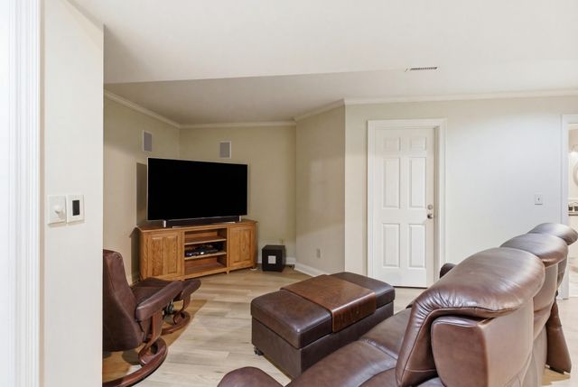 221 Holiday Road, Lexington, KY 40502