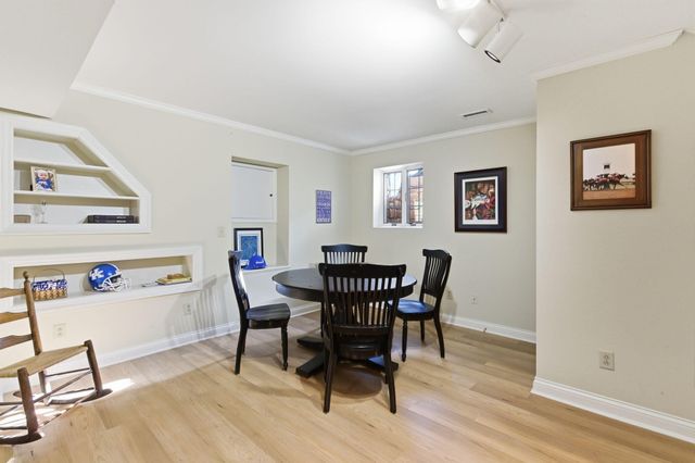 221 Holiday Road, Lexington, KY 40502