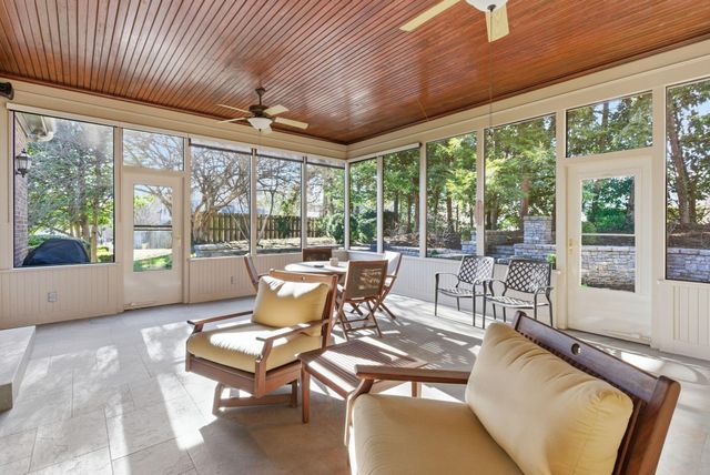 221 Holiday Road, Lexington, KY 40502