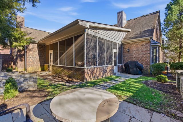 221 Holiday Road, Lexington, KY 40502