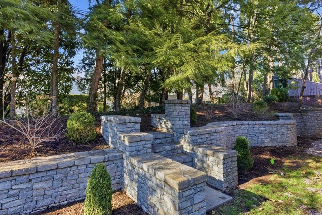 221 Holiday Road, Lexington, KY 40502