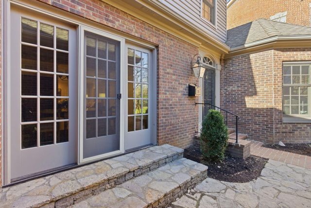 221 Holiday Road, Lexington, KY 40502