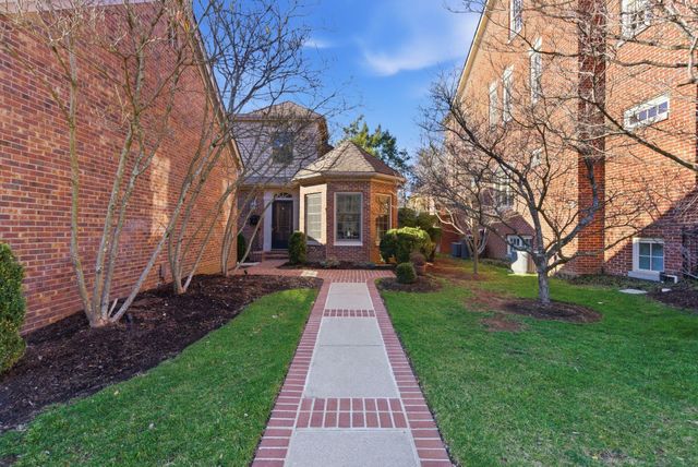 221 Holiday Road, Lexington, KY 40502