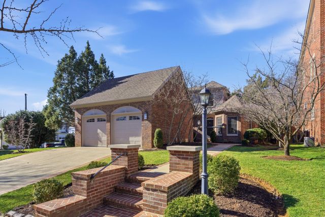 221 Holiday Road, Lexington, KY 40502