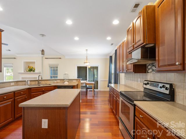 9903 Southampton Commons Drive, Charlotte, NC 28277