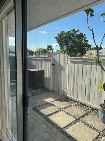 6845 SW 45th Lane 10, Miami, FL 33155