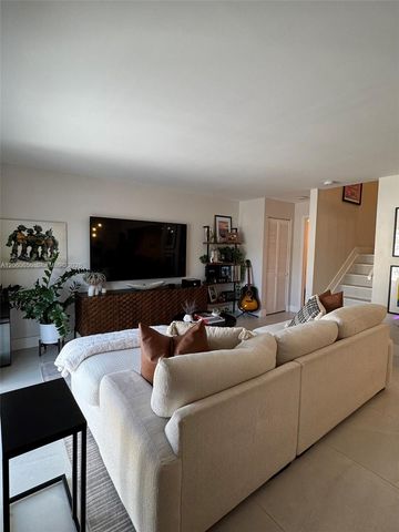6845 SW 45th Lane 10, Miami, FL 33155