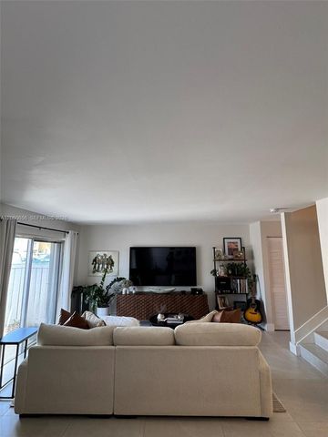 6845 SW 45th Lane 10, Miami, FL 33155