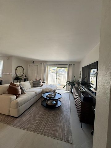 6845 SW 45th Lane 10, Miami, FL 33155