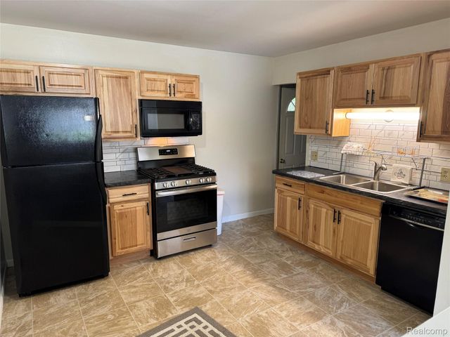 677 Amy Avenue, Traverse City, MI 49686