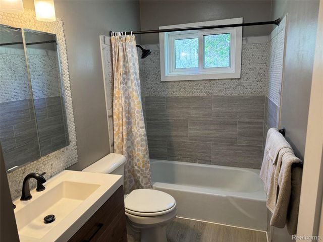 677 Amy Avenue, Traverse City, MI 49686