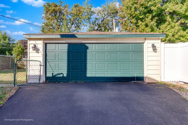 9520 S Kenton Avenue, Oak Lawn, IL 60453