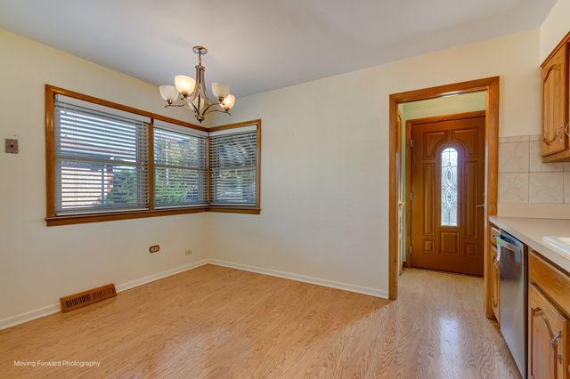 9520 S Kenton Avenue, Oak Lawn, IL 60453