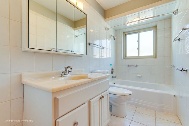 9520 S Kenton Avenue, Oak Lawn, IL 60453