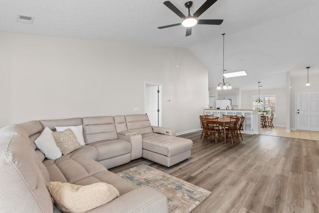 2423 Glen Dr., Little River, SC 29566