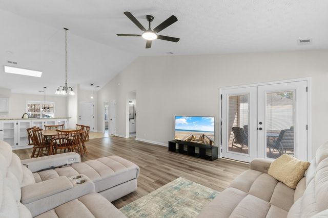 2423 Glen Dr., Little River, SC 29566