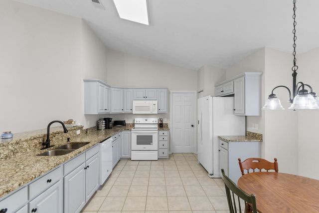 2423 Glen Dr., Little River, SC 29566