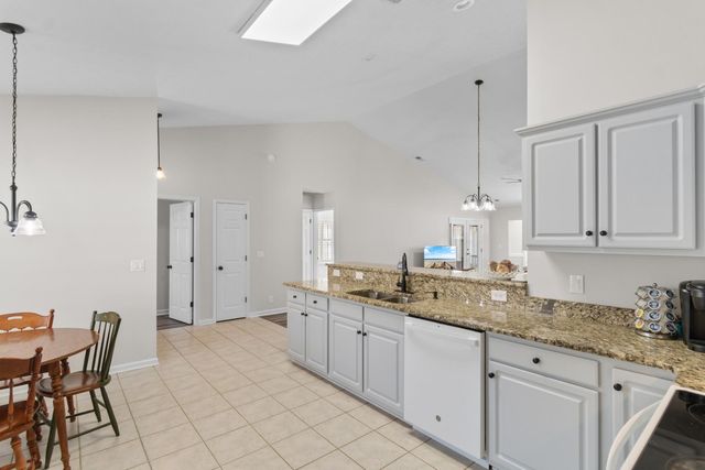 2423 Glen Dr., Little River, SC 29566