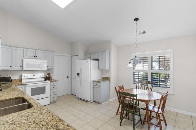 2423 Glen Dr., Little River, SC 29566