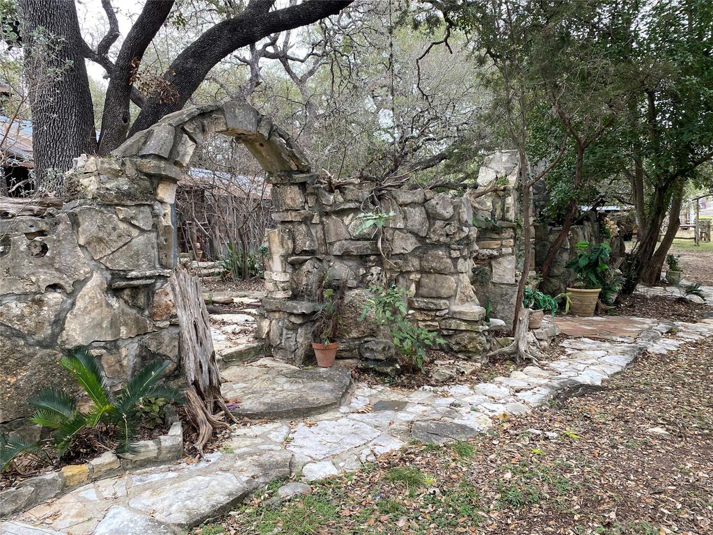 207 Hub DR, Wimberley, TX 78676